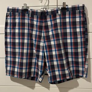 Tommy Hilfiger plaid shorts
Size 46 waist men’s